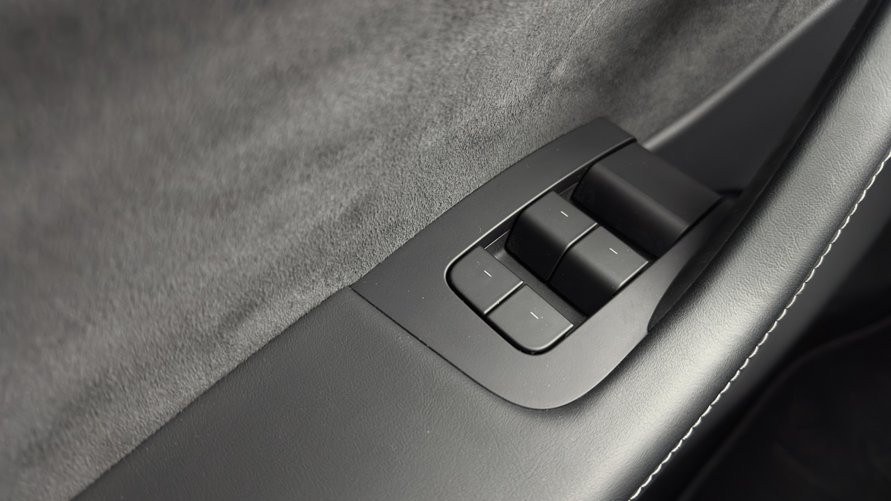 Tesla MODEL Y Long Range RWD — photo 14