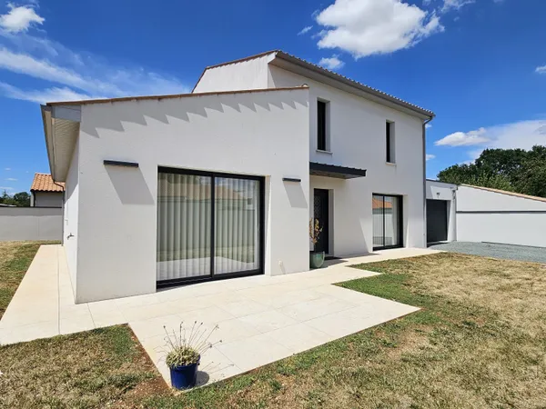 BELLE MAISON CONTEMPORAINE QUARTIER SOUCHE
