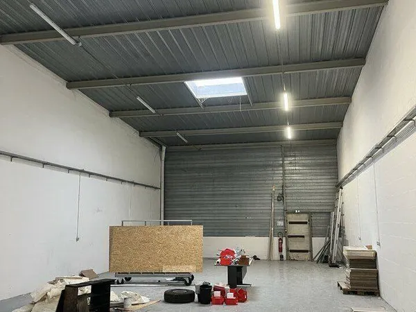 Local d'activité 279 m²