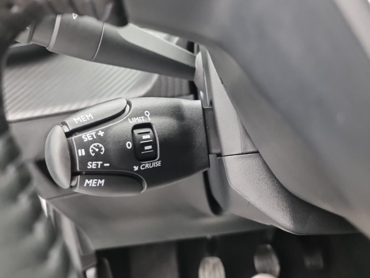 Peugeot 208 100 s&s bvm6 style — photo 19