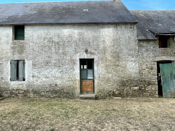 Ancien corps de ferme en pierre à rénover!