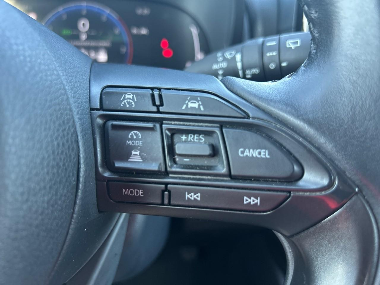 Toyota Yaris 116h design 5p — photo 19