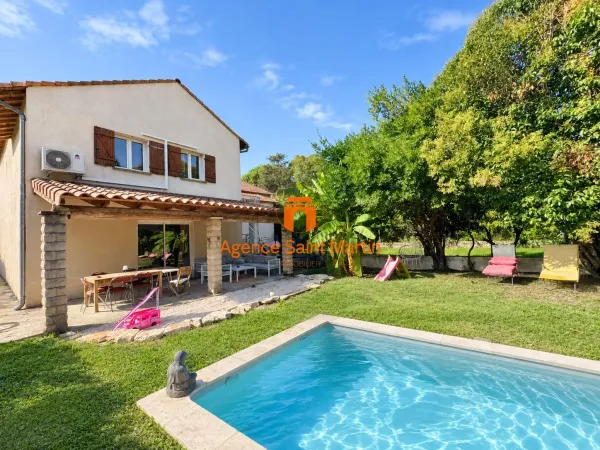 Maison familiale rénovée, 160 m² habitables. Jardin arboré avec piscine