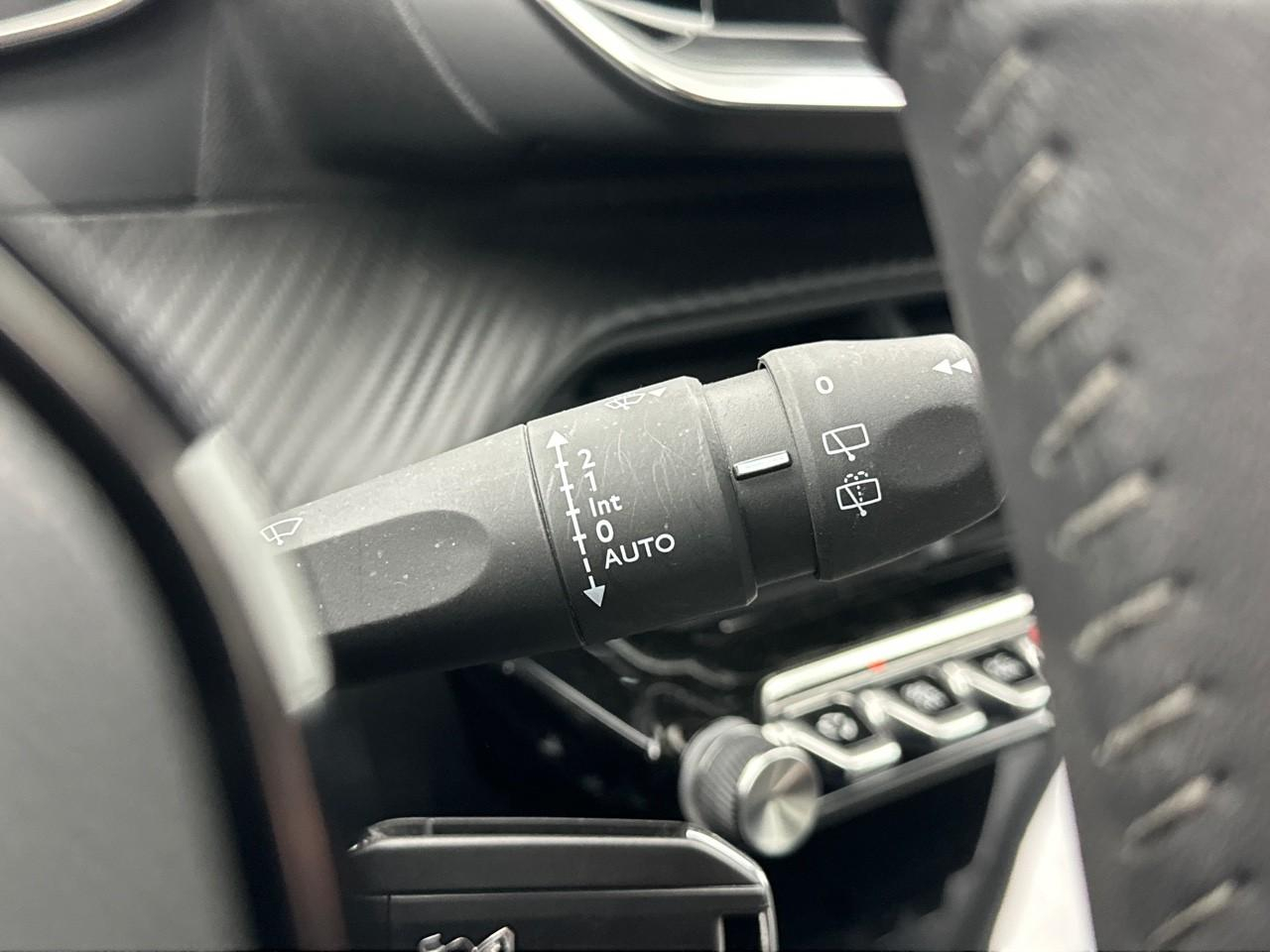 Peugeot 208 puretech 100 s&s bvm6 allure — photo 18