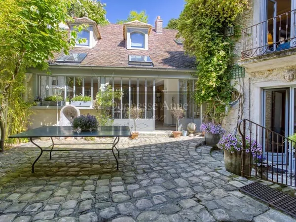 Villa 10 pièces 280 m²