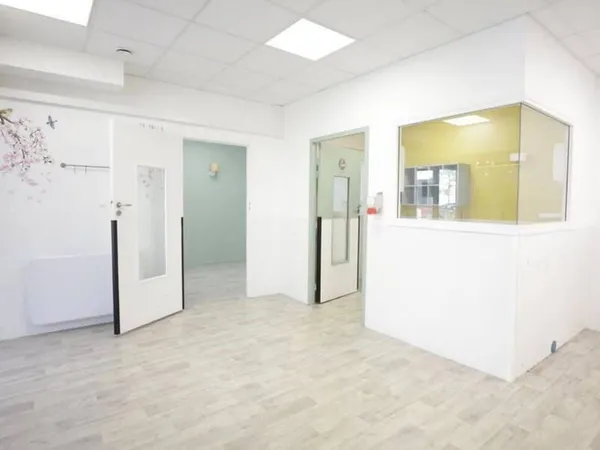 Boutique 1 pièce 105 m²