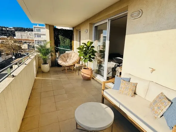 LA GARDE APPT T2 DANS RESIDENCE SECURISEE AVEC PARKING PRIV