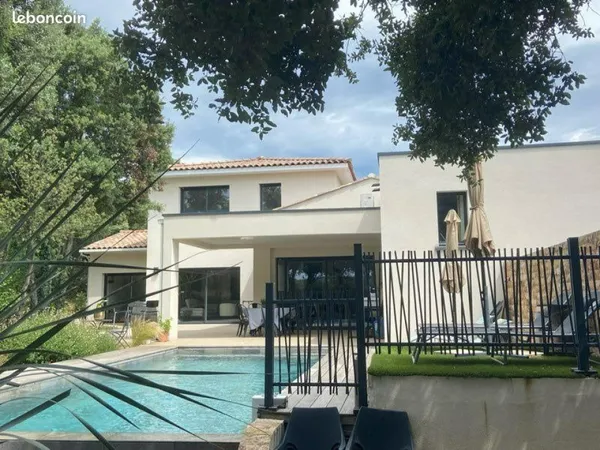 Villa d'architecte avec piscine et T2 indépendant