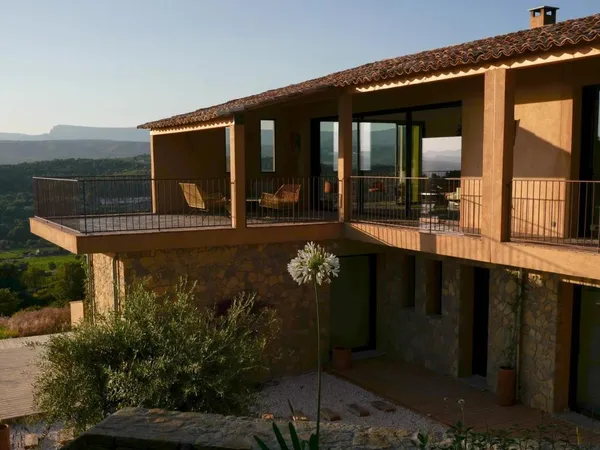 Vends villa - 211 m² - 6 pièces, 4 chambres - La Cadière-d'Azur 83740