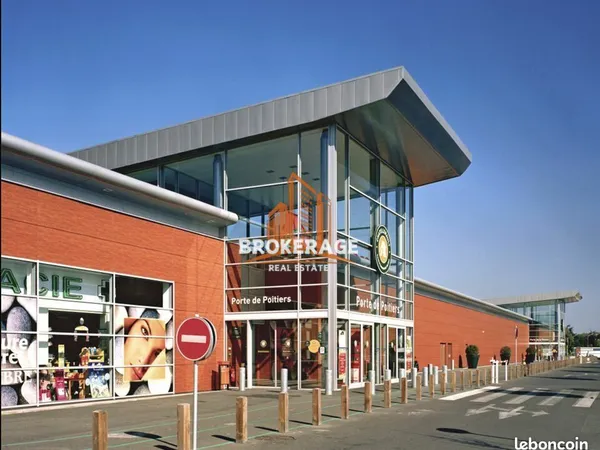 Local commercial 206 m² CHÂTELLERAULT