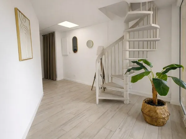 Local Professionnel 15 m² Traversant - Port Fréjus