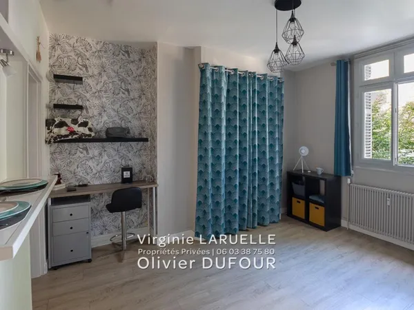 Appartement avec cuisine ouverte sur pièce principale et parking, Rouen Gare