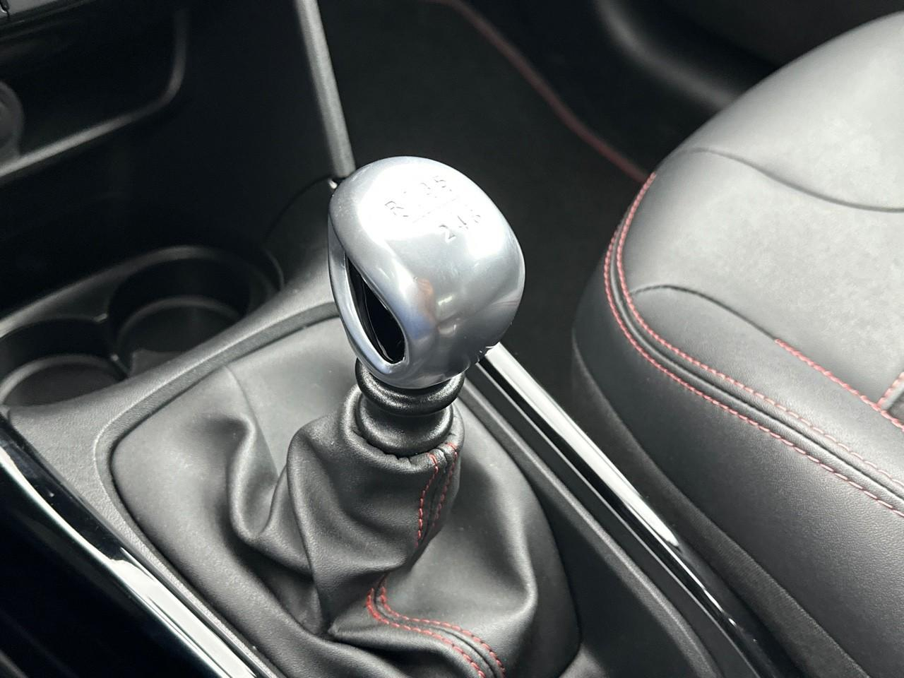 Peugeot 2008 puretech 130ch s&s bvm6 gt line — photo 28