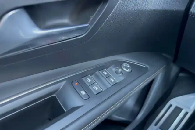Peugeot 3008 bluehdi 130ch s&amp;s eat8 — photo 21