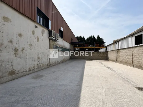 Local commercial 200 m²