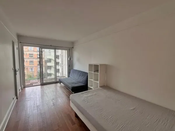 75116/ M° Rue de la Pompe: studio avec terrasse