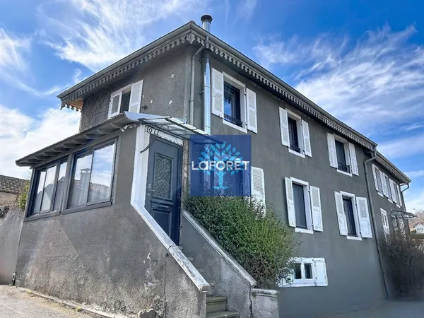 Soleymieux Maison atypique 260 m2 avec piscine 5 chambres