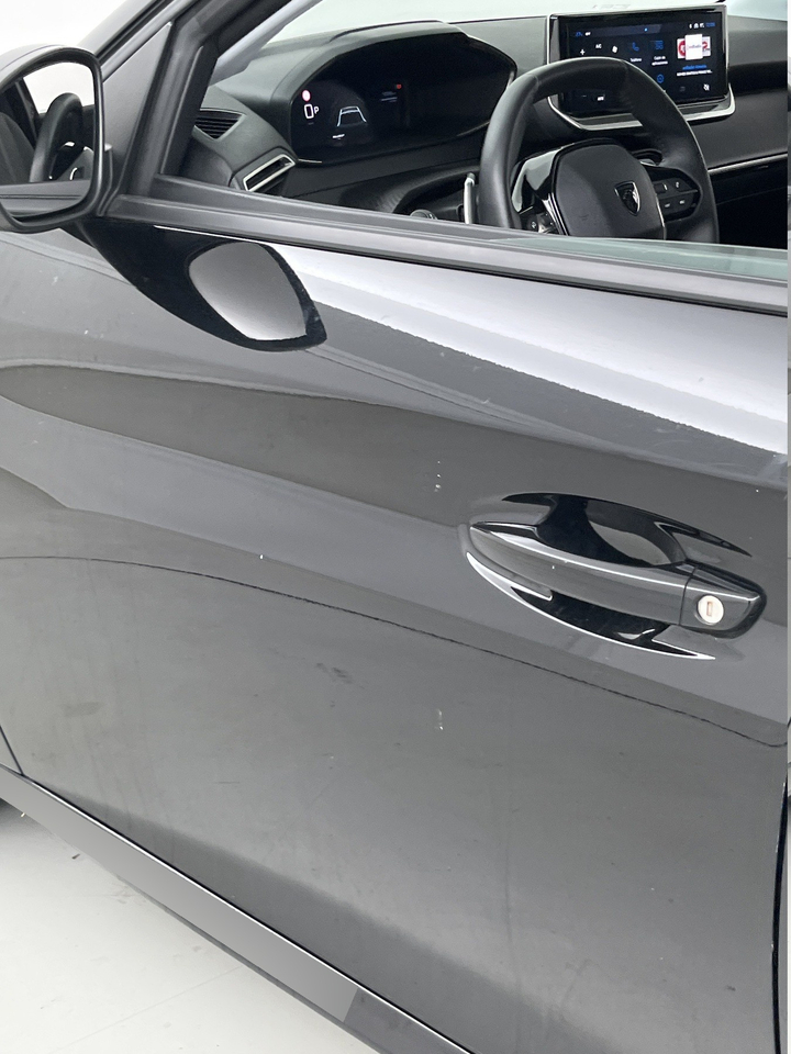 Peugeot 208 — photo 37