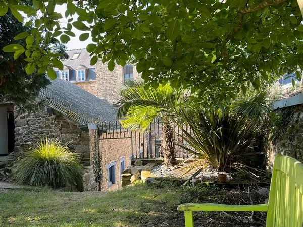 Lamballe centre - Maison 50 m² avec jardin arboré, à 10 min à pied de la gare TGV - 129 000