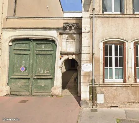 T5 de 126 m2 avec garage dans cour fermé