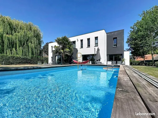 Maison 9 pièces 255 m²