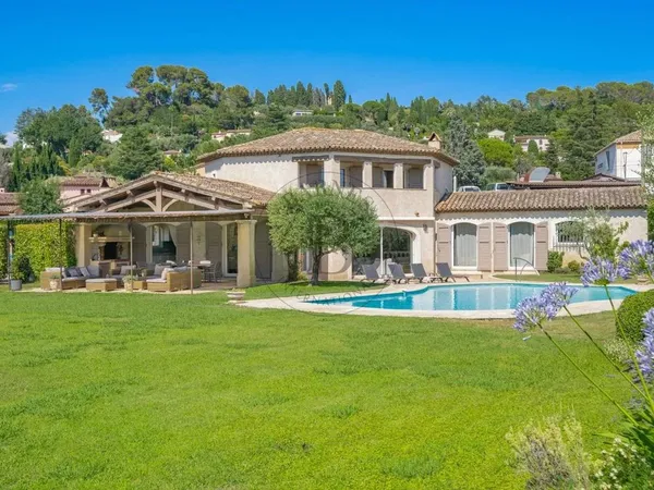 Villa 6 pièces 234 m²