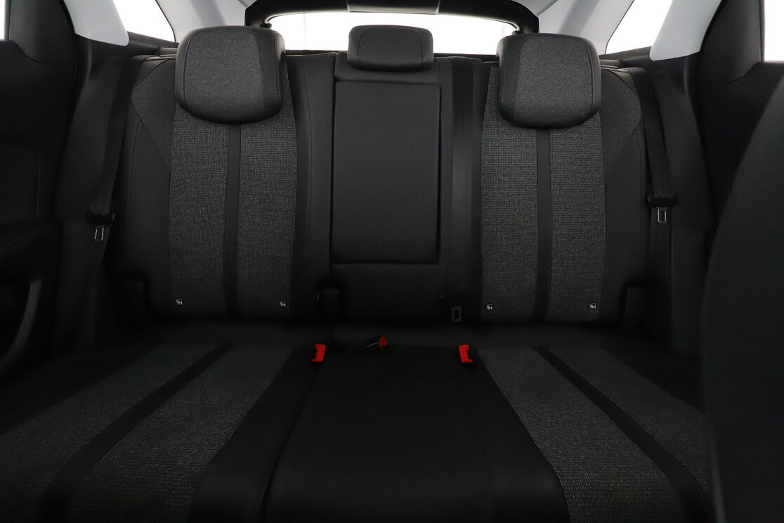 Peugeot 3008 1.2 PureTech Allure EAT6 — photo 14