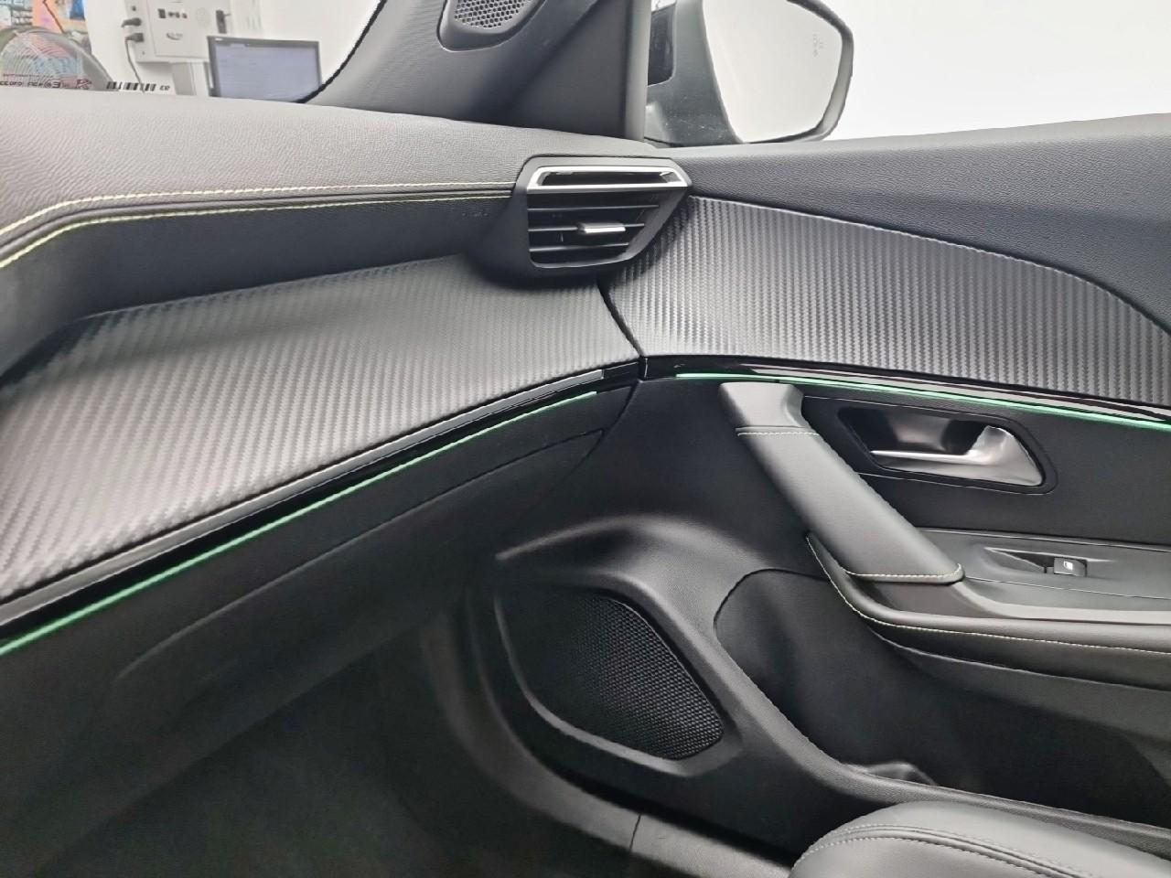 Peugeot 2008 puretech 130 s&s eat8 gt — photo 30