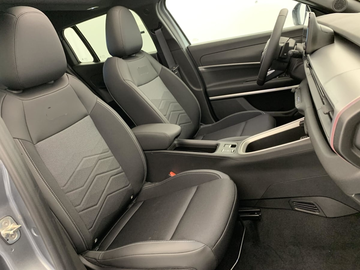 Jeep Avenger — photo 9