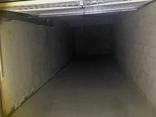 Location grand garage stationnement ou stockage