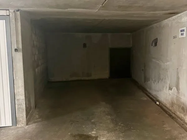 Place de parking en sous-sol
