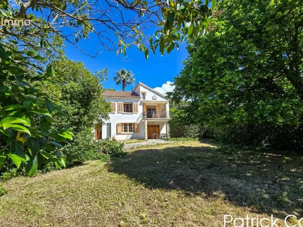 LA GARDE - Maison familiale à rénover, 5 chambres, terrain divisible de 853 m²