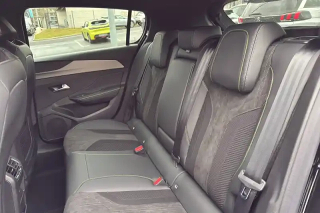 Peugeot 308 phev 180 e-eat8 — photo 11