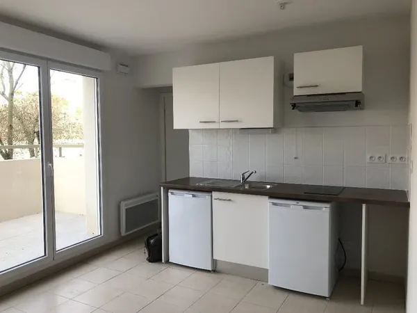 Quartier Fac - T1 avec balcon et stationnement