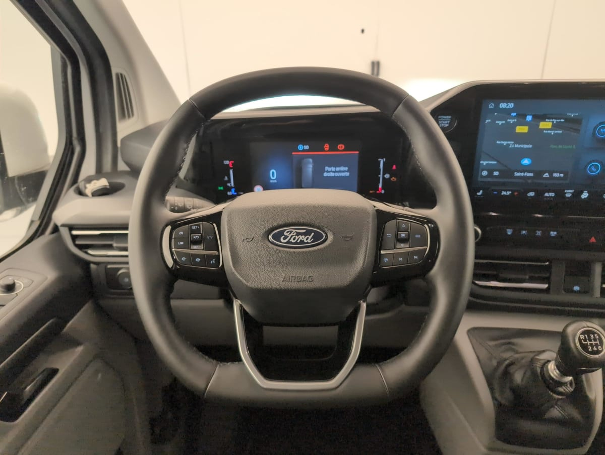 Ford Tourneo Custom — photo 13