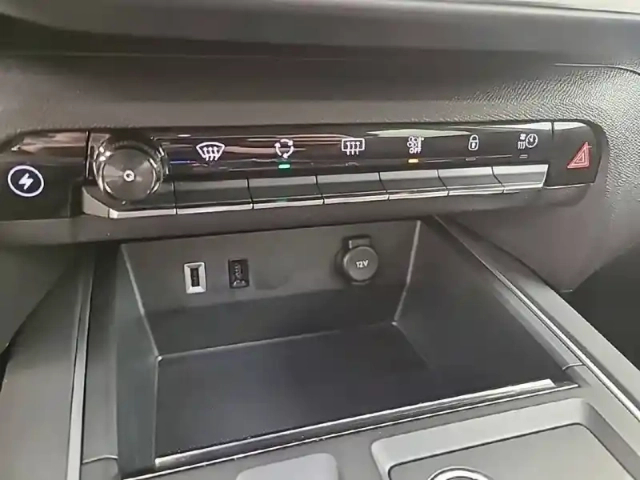 Citroën C5 Aircross hybride rechargeable 225 e-eat8 — photo 21