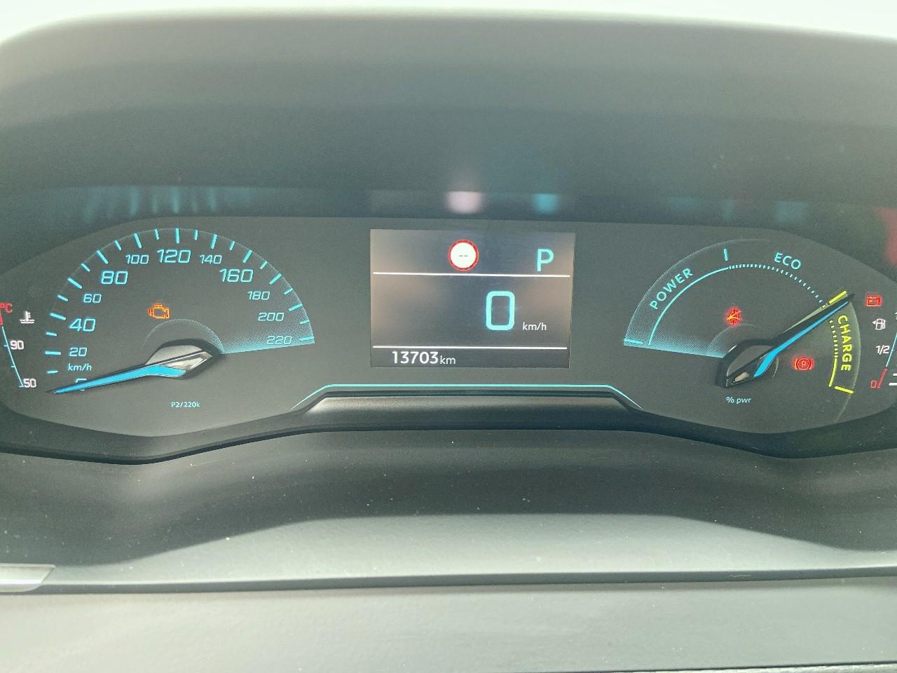 Peugeot 2008 hybrid 136 e-dcs6 style — photo 15