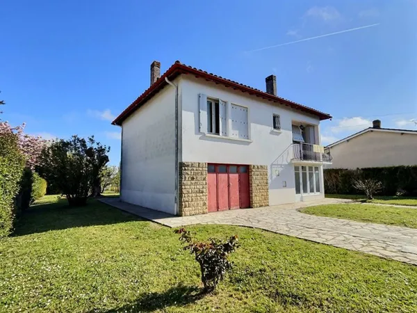 À vendre ? Maison individuelle avec jardin et garage
