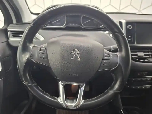 Peugeot 2008 1.2 puretech 110ch s&amp;s bvm5 — photo 35