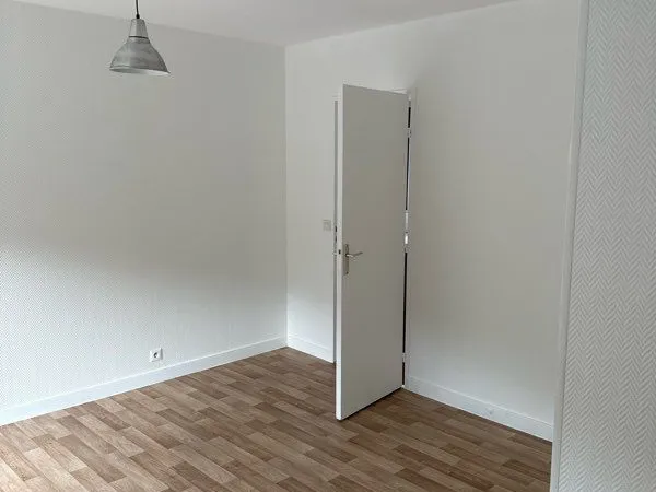 Studio 27m2 cuisine séparée , salle de bain