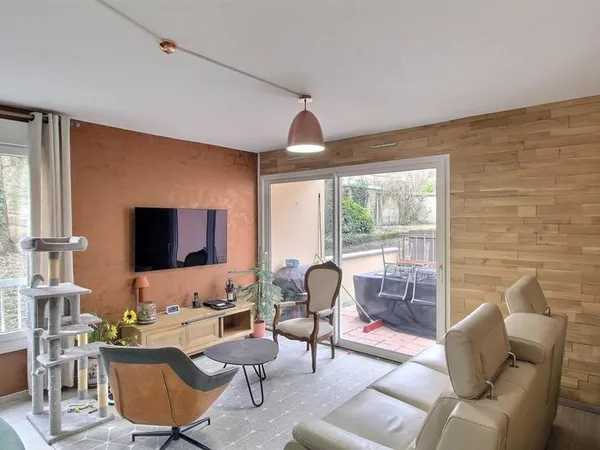 T4 RÉNOVÉ AVEC TERRASSE SANS VIS-À-VIS