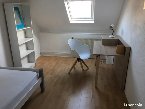 Chambre meublée