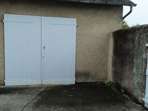 Garage individuel vide, 24M2 dans enceinte fermée Oloron
