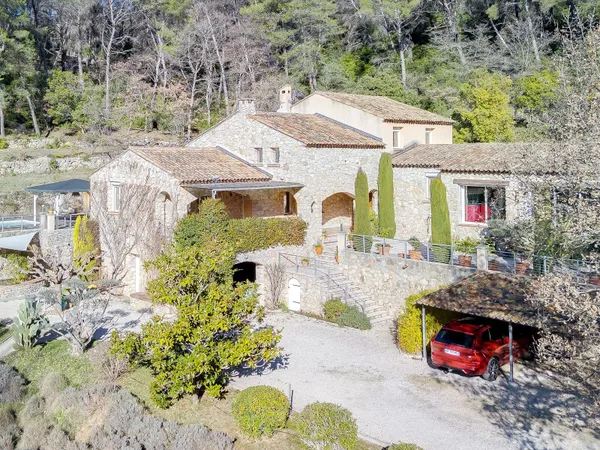Maison 6 pièces 309 m²