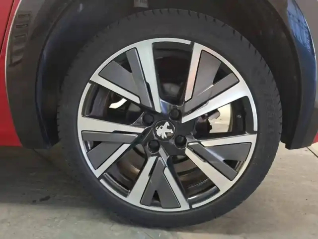 Peugeot 208 puretech 100 s&amp;s bvm6 — photo 9