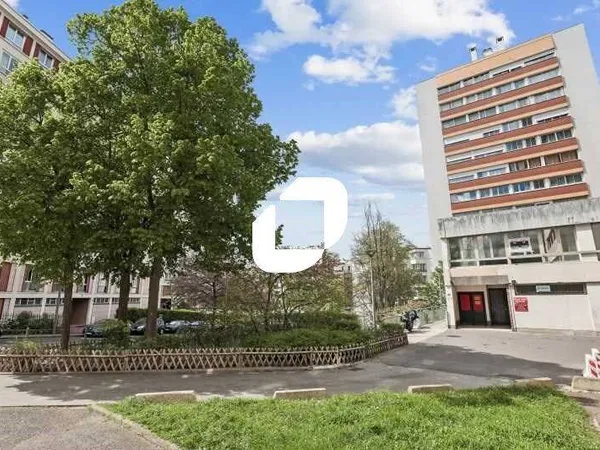 Local 245 m²