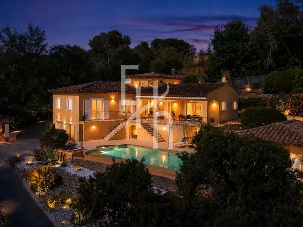 Villa à Mougins dans secteur prisé avec vue panoramique