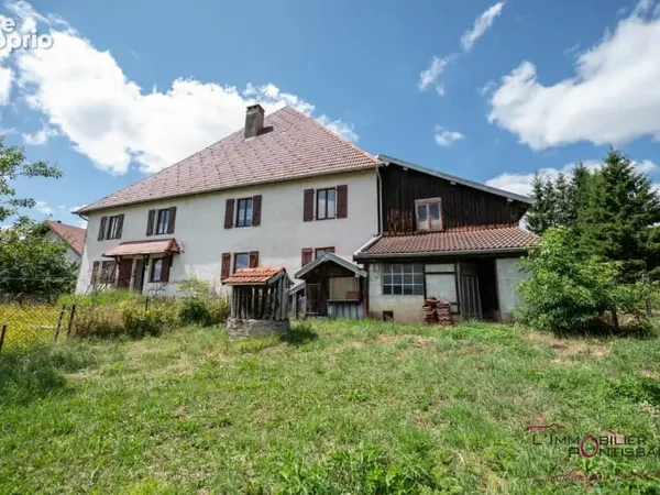 Dommartin - corps de ferme à rénover - environ 750 m2 exploitables
