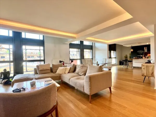 Appartement 5 pièces 156 m²