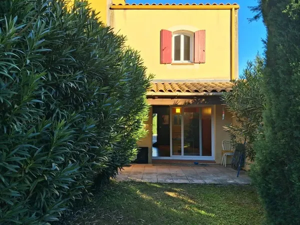 Maisonnette dans résidence avec piscine